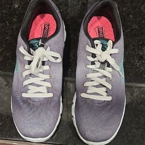Skechers Women's GoWalk 3 Size 9 Grey With Teal Accent.